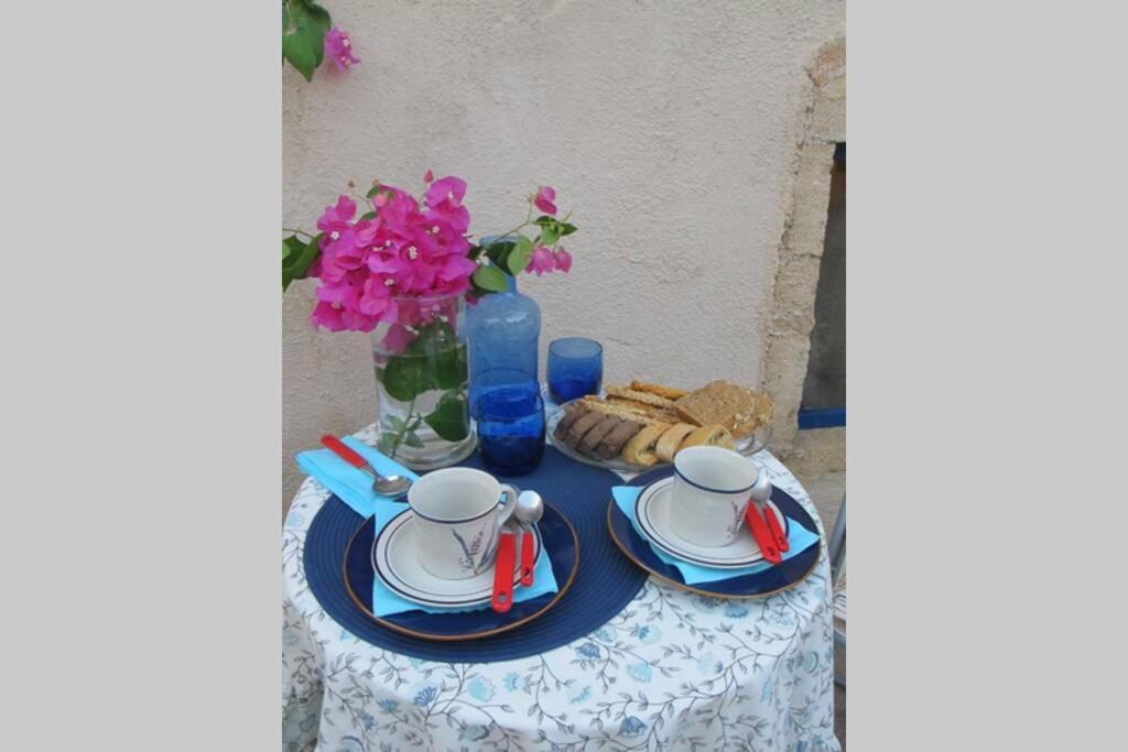 Blue Door Apartment Monemvasía Екстериор снимка